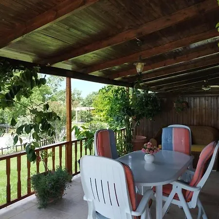 Semesterbostad Ivonnis Garden 120m From Dikella Denize & Bbq