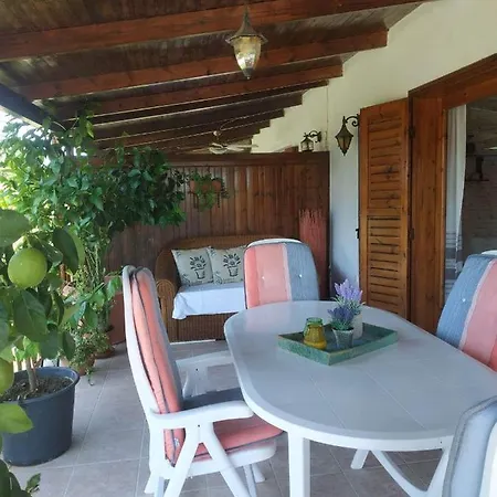 Semesterbostad Ivonnis Garden 120m From Dikella Denize & Bbq *