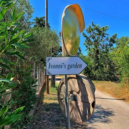 Holiday home Ivonnis Garden *