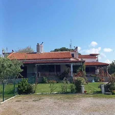 Ivonnis Garden 120m From Dikella Denize & Bbq