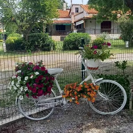Сasa de vacaciones Ivonnis Garden 120m From Dikella Denize & Bbq *
